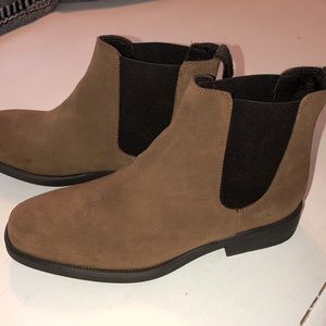 Anthropologie genuine suede flat ankle boot 38/7 Camel